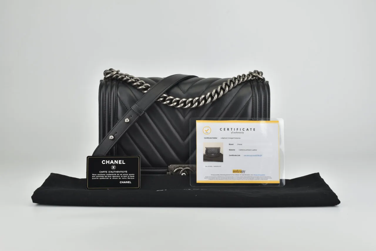 A92193 Black Calfskin Chevron New Medium Classic Boy RHW