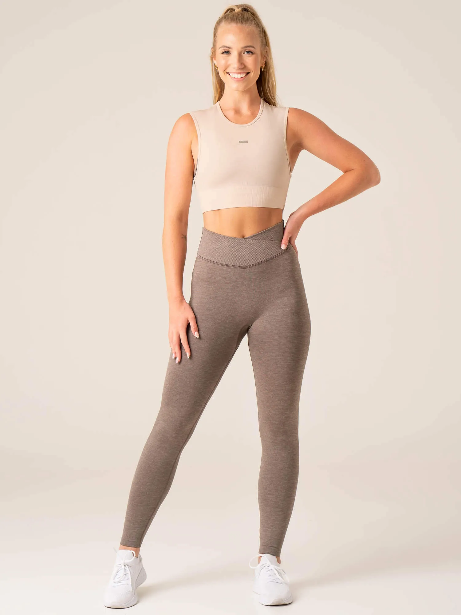 Focus Seamless Tank - Chalk Marl