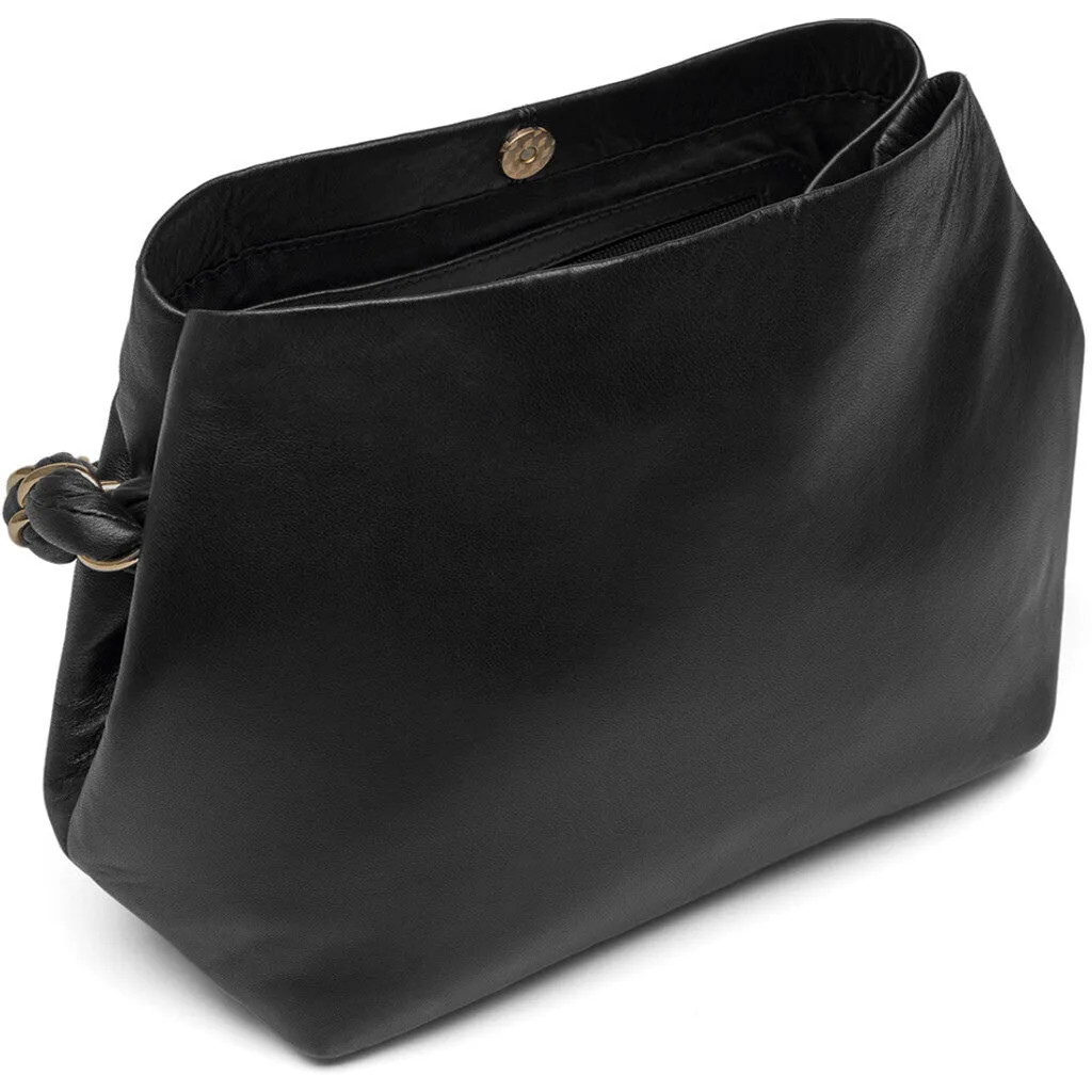 Leather handbag with hand strap in leather and metal / 15944 - Black (Nero)