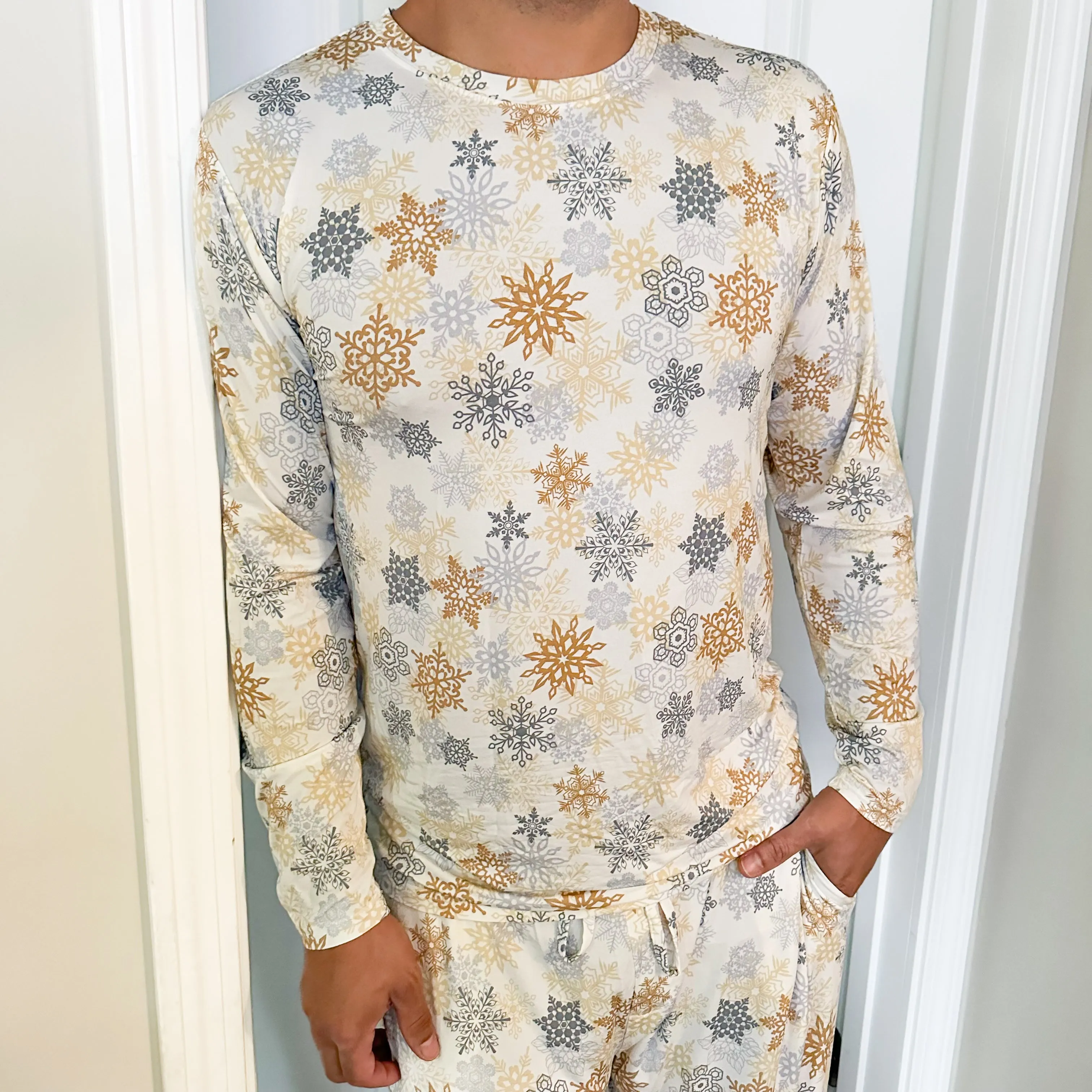 MEN'S PAJAMA SET- Snowflakes