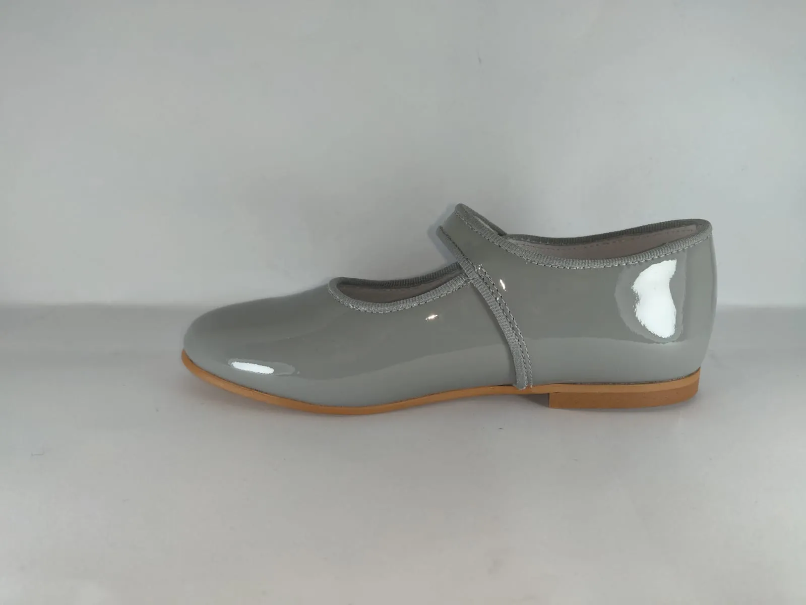 Shawn & Jeffery Girls Light Grey Patent Classic Button Mary Jane