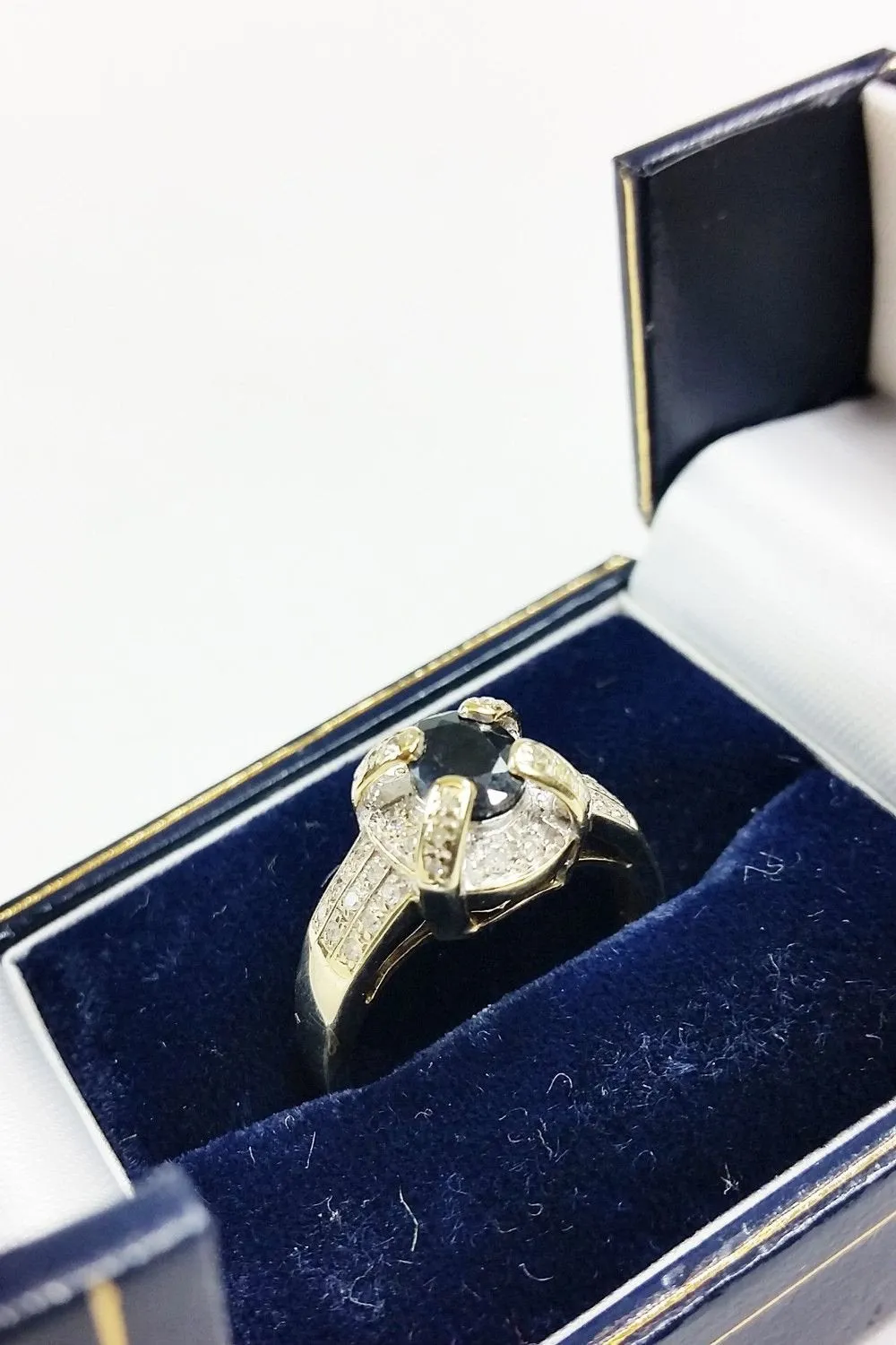 UNBRANDED 9K Yellow Gold 0.20 Carat Diamond and Sapphire Ring (SIZE O)